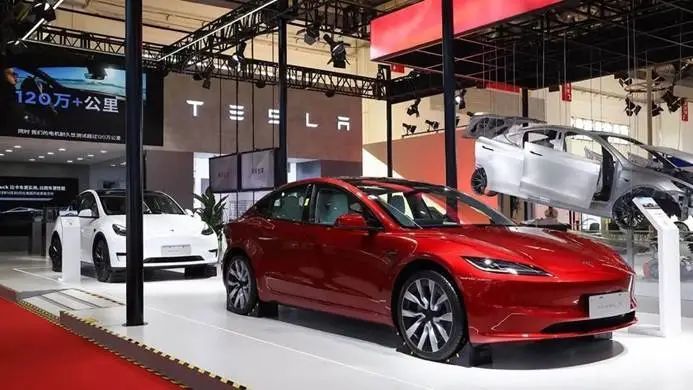 被喷烂的特斯拉FSD,怎么突然牛起来了