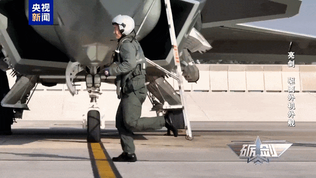 央视公开!歼20与F35A东海上空“过招”