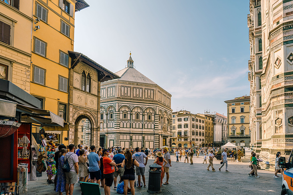 资料图：意大利佛罗伦萨，圣母百花大教堂广场。（视觉中国）