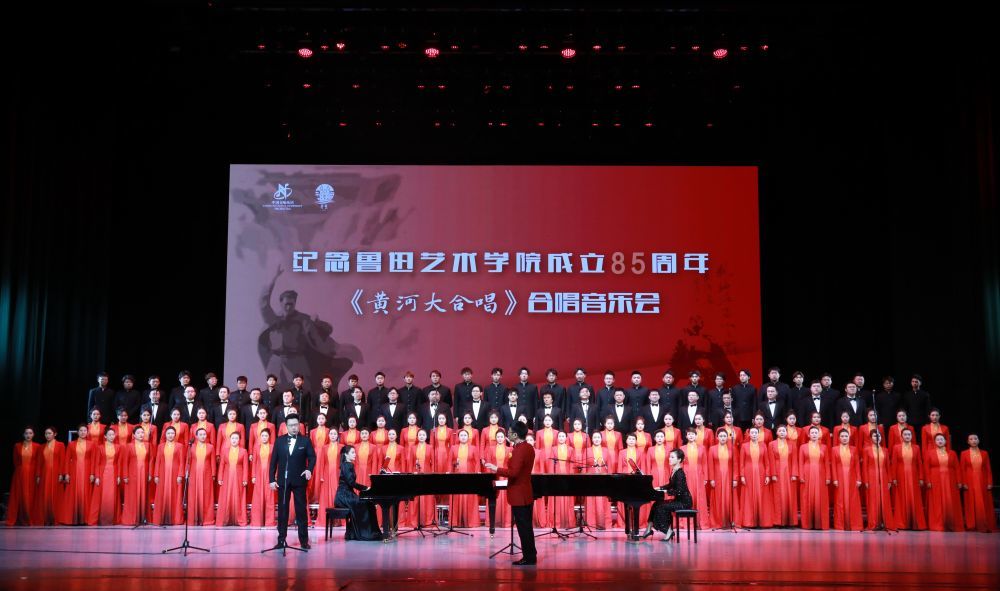 2023年4月10日，在陕西延安，演员在《黄河大合唱》合唱音乐会上表演。新华社记者 梁爱平 摄