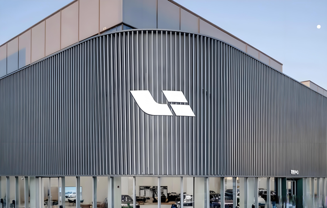 丢了第一,日本经济扛不住了?中国汽车实现油电双杀,日媒集体破防