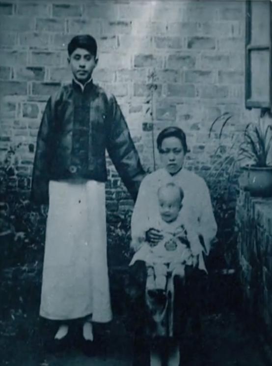 幼年时期的杨振宁与父母