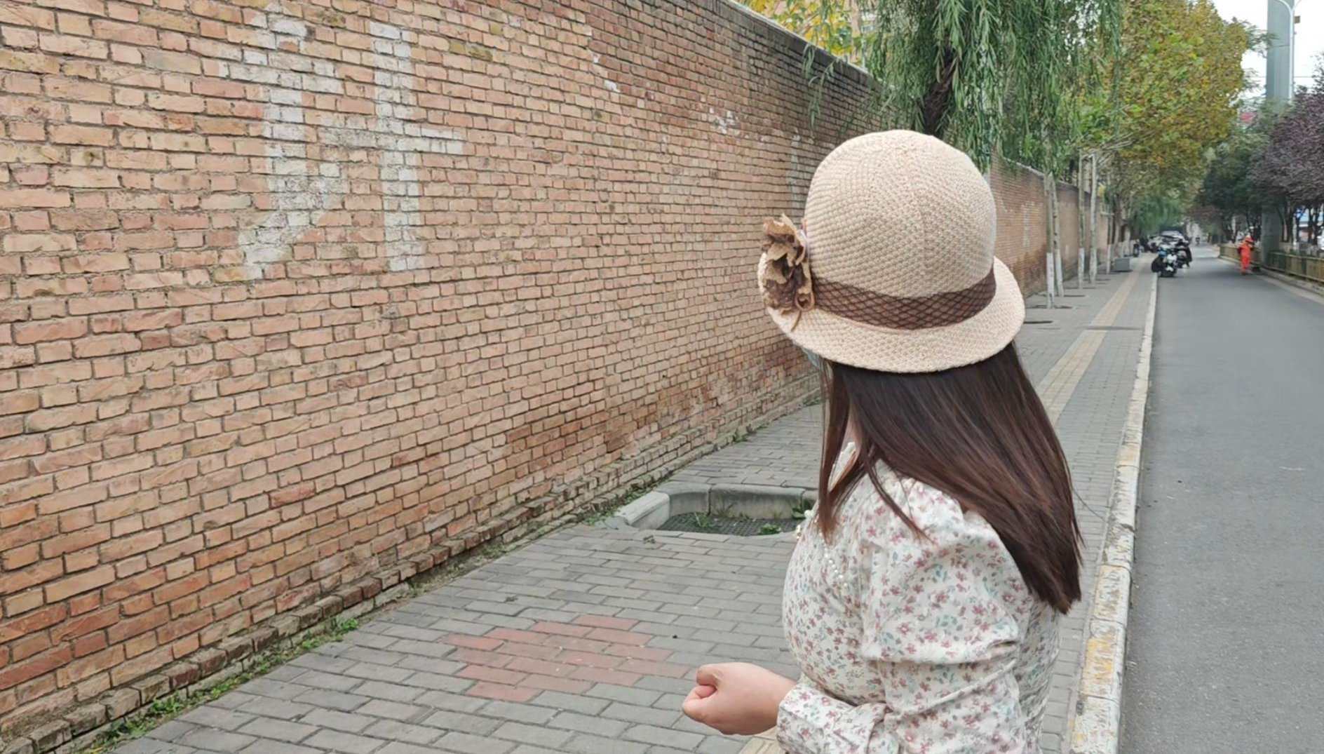 ▲周女士回到案发现场