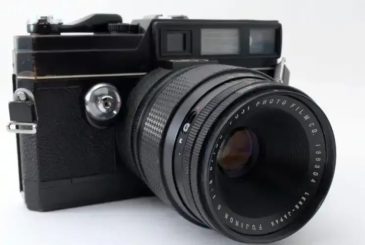 全塑料机身敢卖4999!富士新相机被骂惨了