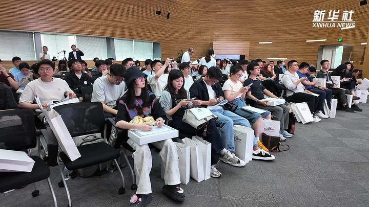 5月28日上午,，一批新員工正在百度大廈集中參加入職培訓(xùn)。新華社記者 夏子麟 攝