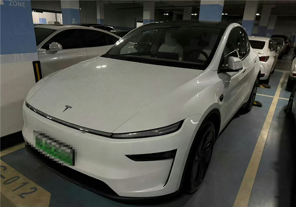 特斯拉Model Y购买近一年未推送FSD 陈震称其为“期货”