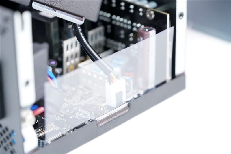 鑫谷数智金牌DM-850G电源评测:双MCU芯片加量不加价!12V输出平稳极限负载超1000W