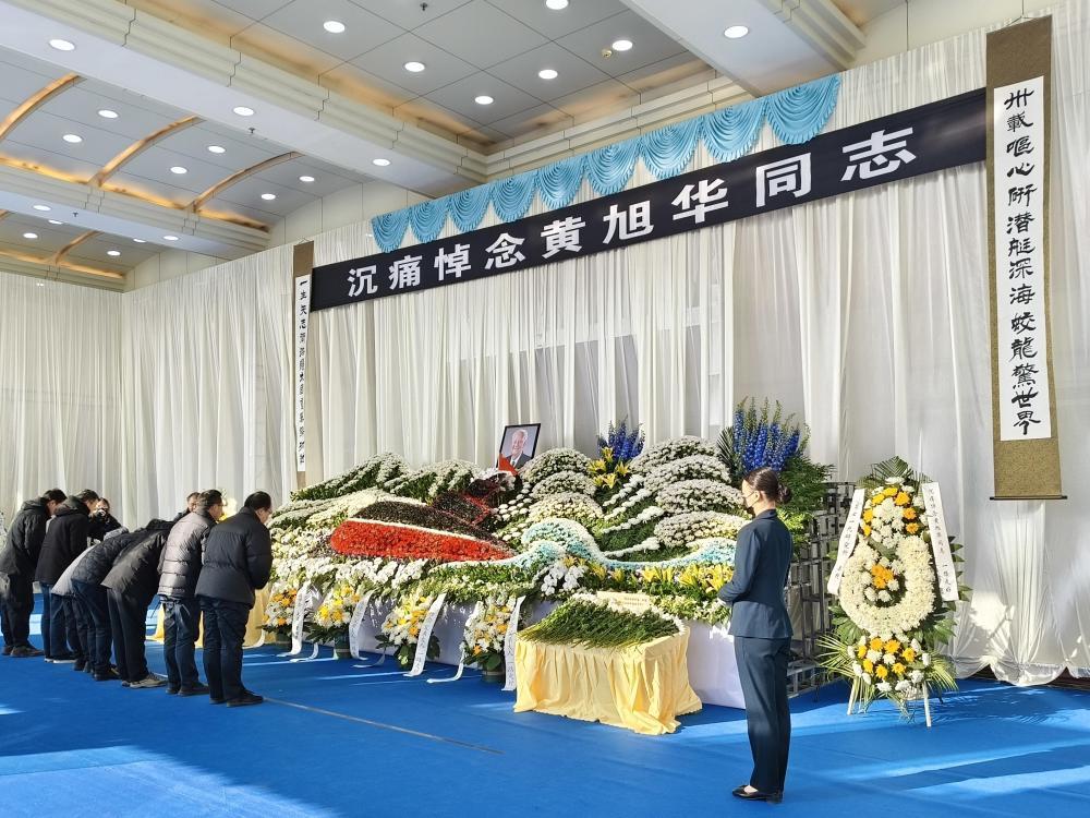 2月8日，黄旭华吊唁仪式在第七一九研究所总体楼二楼大厅设置的灵堂举行。新华社记者熊琦 摄