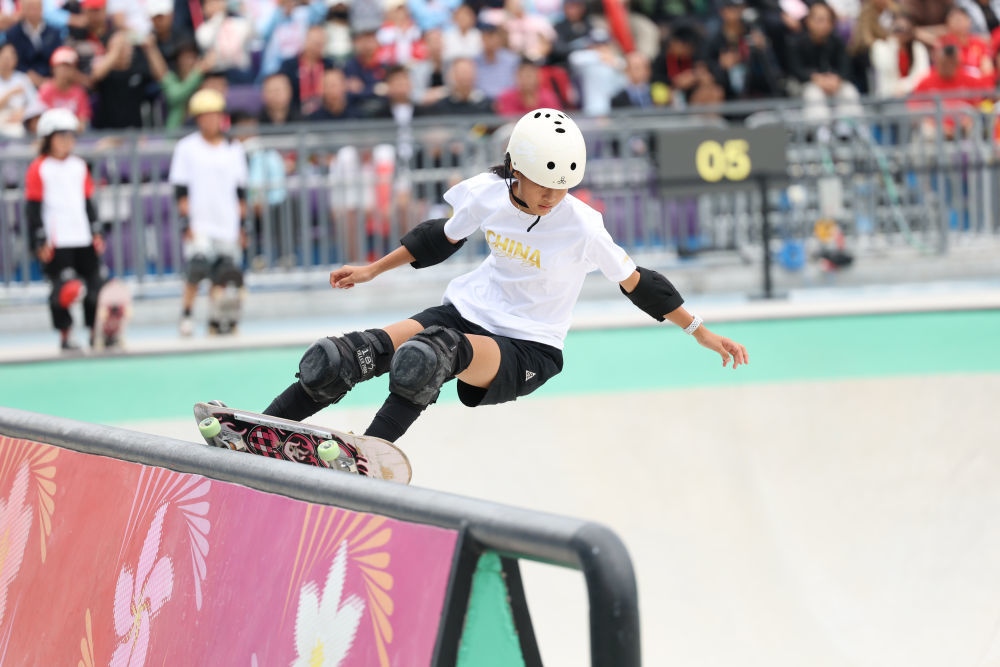 11月11日,广东队选手郑好好在比赛中。新华社记者 卢汉欣 摄