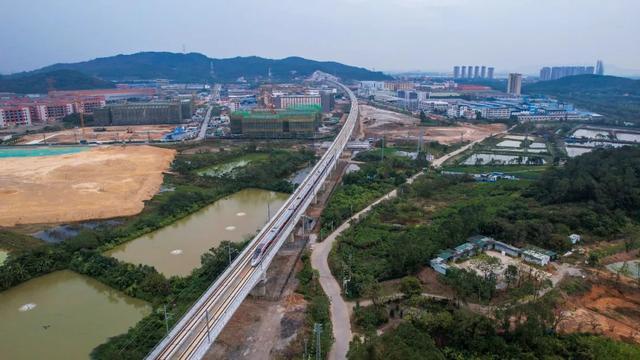 广湛高铁佛山特大桥。图片来源:中交一公局