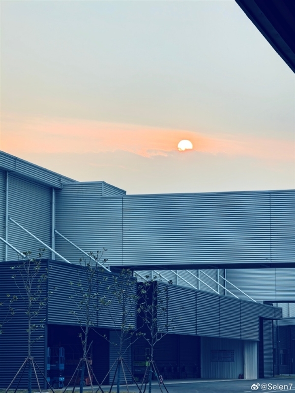 小米智能家电工厂实拍：有草坪、湖景 整洁的不像工厂