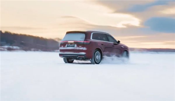 36.8万起售掀桌子了!一文看懂全新问界M8各车型配置差异