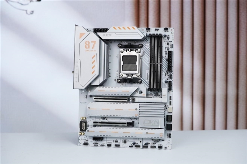 七彩虹CVN X870 ARK FROZEN V14方舟主板评测: 5G网卡+高频内存 锐龙9000舰队新旗舰