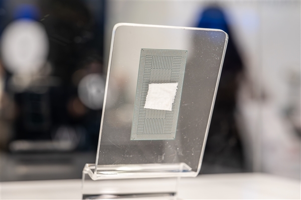 首发18A工艺！Intel Panther Lake酷睿Ultra 300近距离首秀：来岁相遇?
