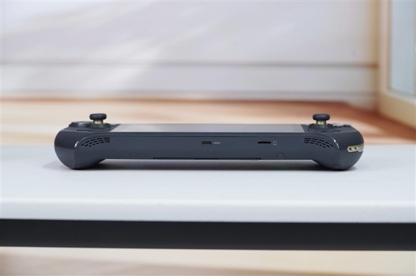 畅玩3A游戏大作,索泰ZONE游戏掌机图赏