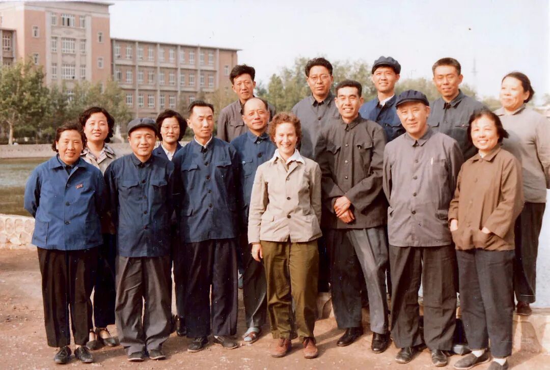 1980年,贺萧和南开大学部分教职工的合影。