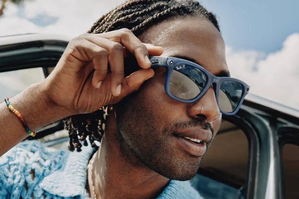 苹果眼镜路线图曝出:AI拍照眼镜、青春版头显Vision Air 27年登场,再次虽迟但到?