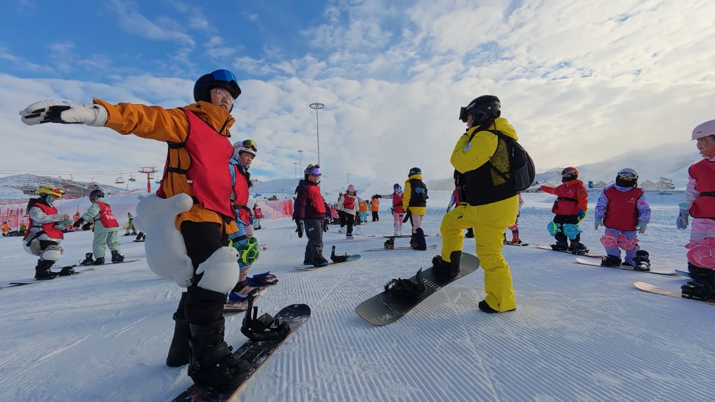 (图片来源:新华社)