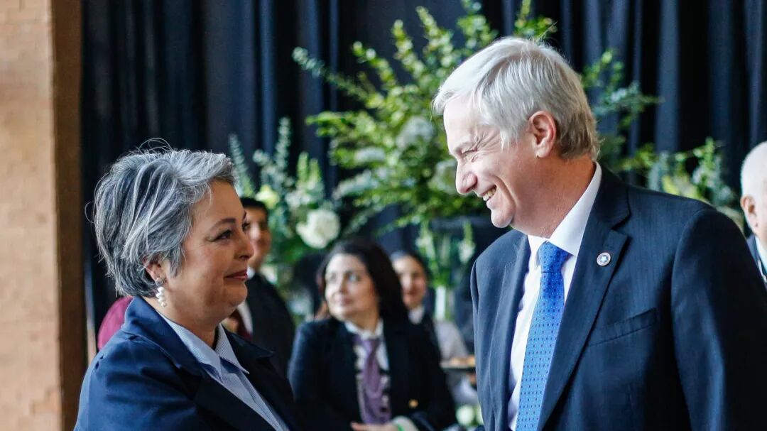 ◆卡斯特和对手、左翼执政联盟候选人哈拉。