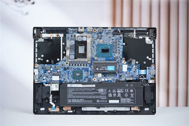 7999元的i9-13900HX + RTX 5070 Ti游戏本你会买吗!七彩虹隐星P16 Pro笔记本首发评测