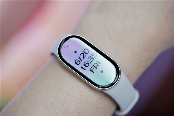 超窄四等边跑道屏!小米手环10 NFC版图赏