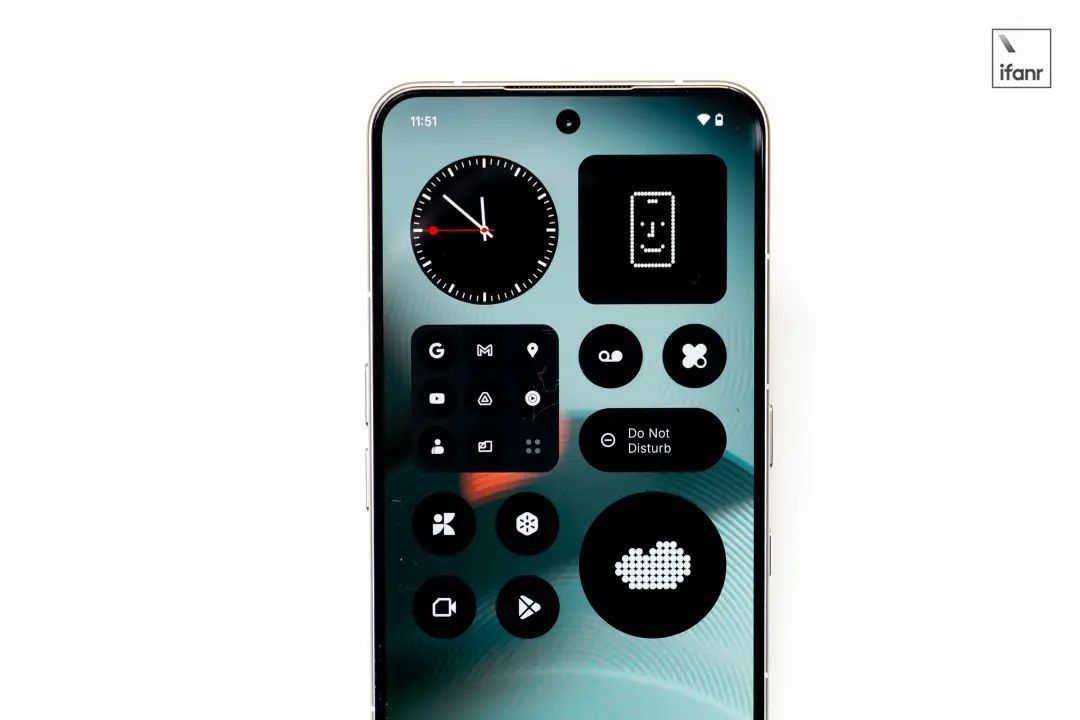Nothing Phone (3) 新品画报:手机卖 6000,设计值 4000
