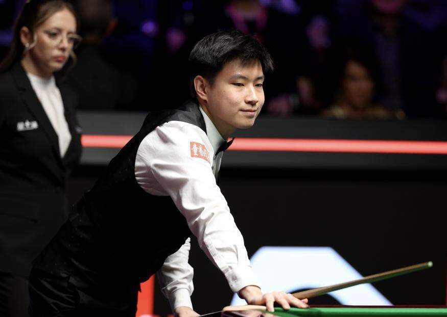 中国斯诺克历史性突破!赵心童之后,21岁姑娘白雨露又世锦赛卫冕