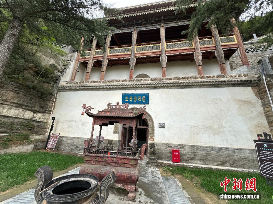 图为王母宫石窟 王牧雨 摄