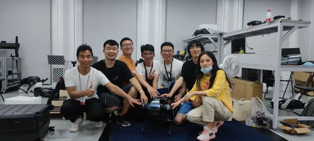 开发铁蛋一代机器人的工程师们(部分)