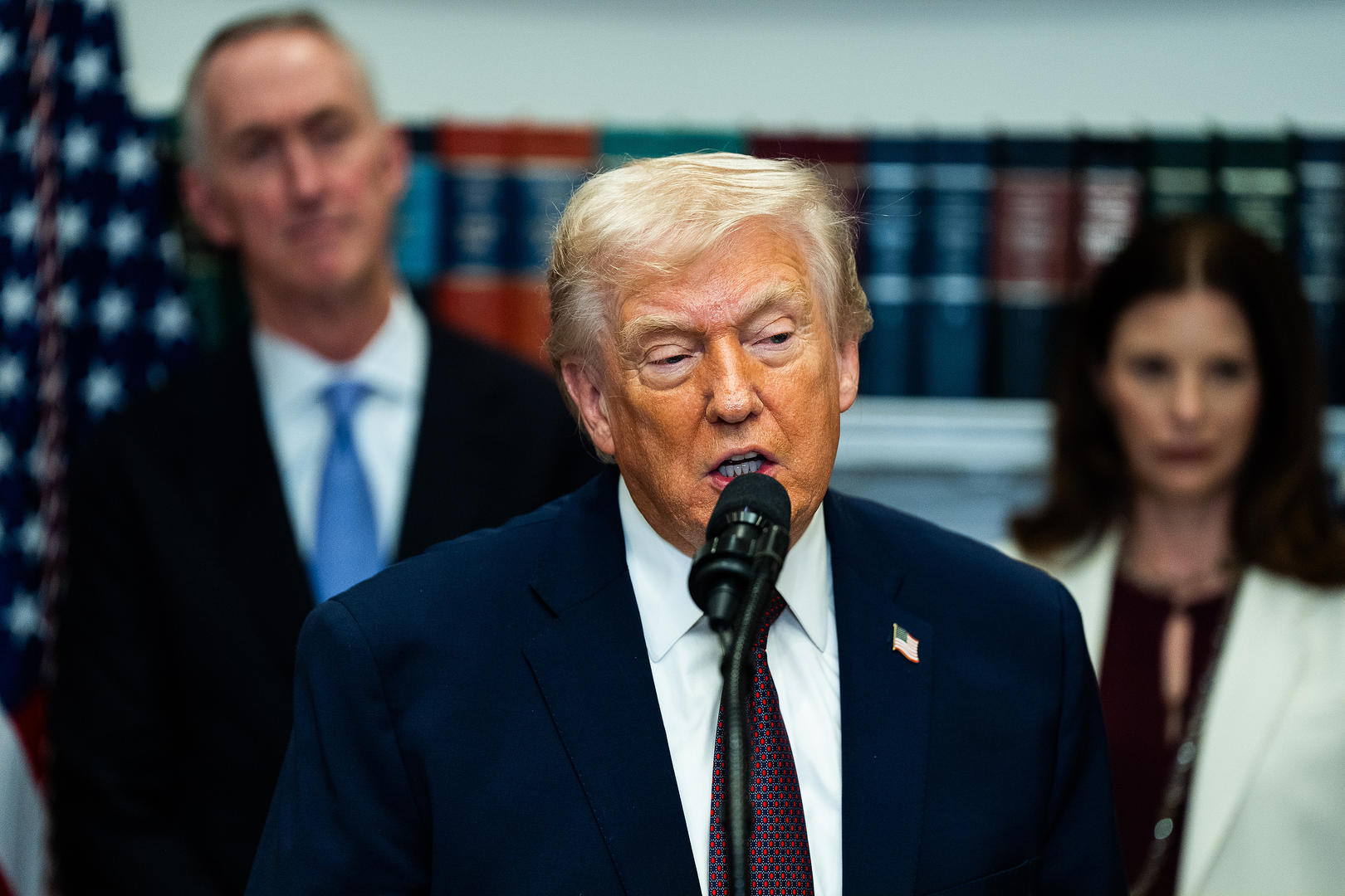 民调落后，特朗普“谦虚”了_凤凰网