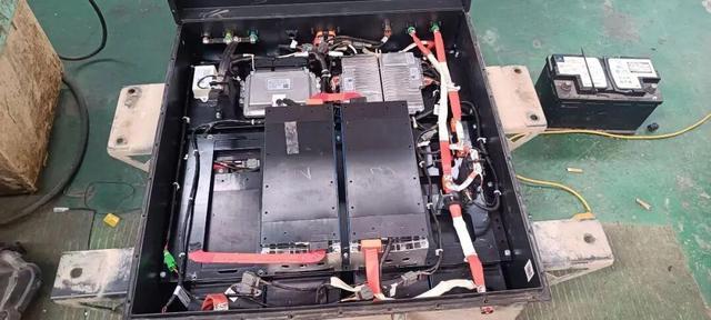 新能源车主集体破防,前脚省油钱,后脚修车2万起步?