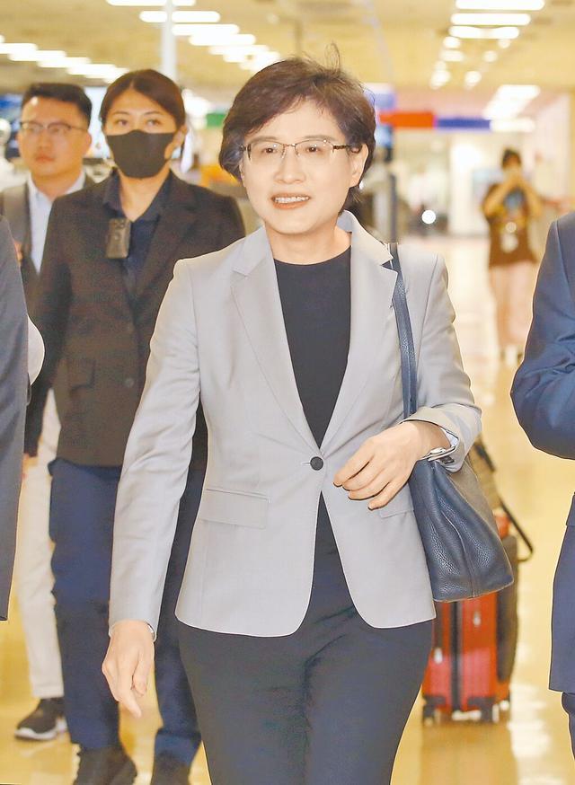 台行政机构副负责人郑丽君