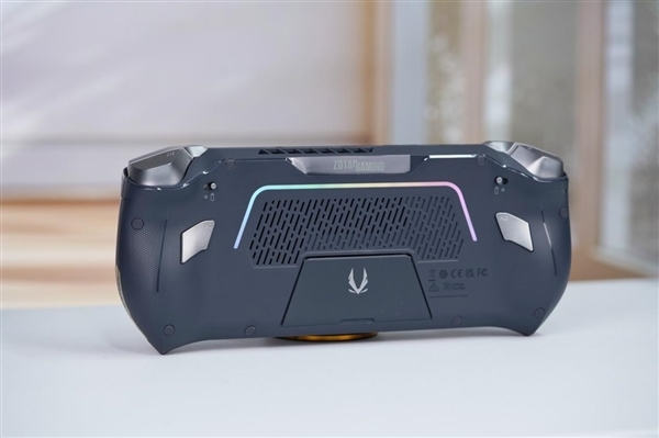 畅玩3A游戏大作,索泰ZONE游戏掌机图赏