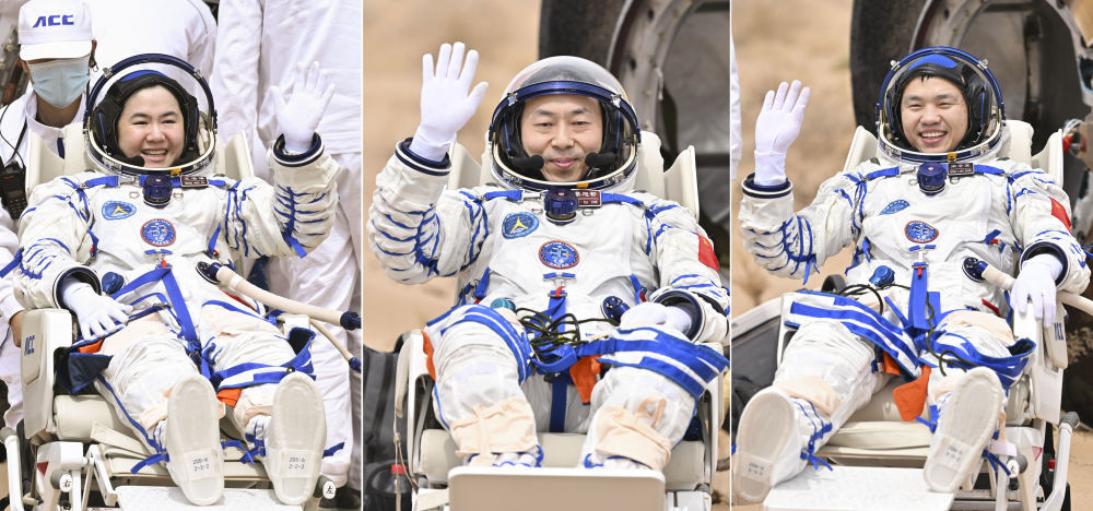 4月30日，神舟十九號(hào)航天員王浩澤,、蔡旭哲,、宋令東（從左至右）安全順利出艙（拼版照片）。新華社記者 李鑫 連振 攝