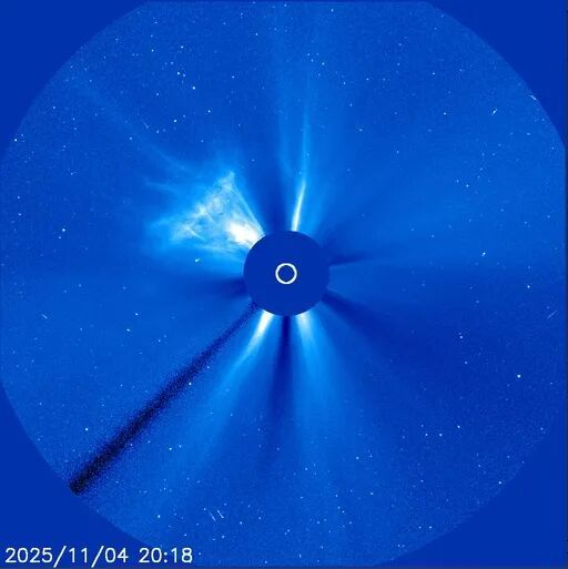 大量太陽物質(zhì)向外噴發(fā)形成CME事件