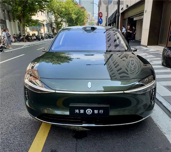 鸿蒙智行颜值最高!享界S9T实车曝光:再给BBA上上强度