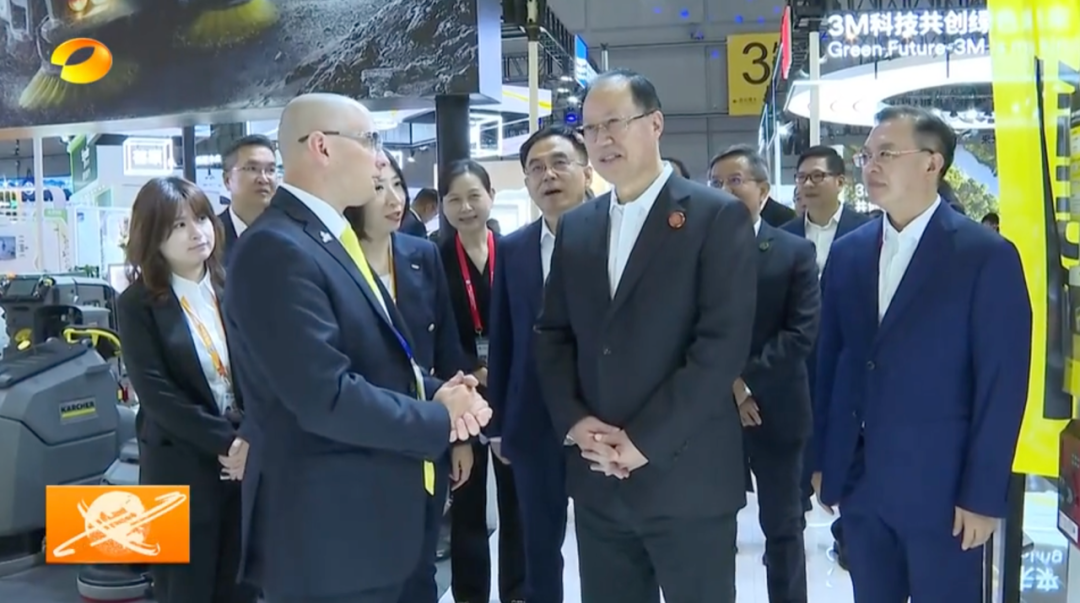 毛偉明率團(tuán)參觀第八屆進(jìn)博會展館