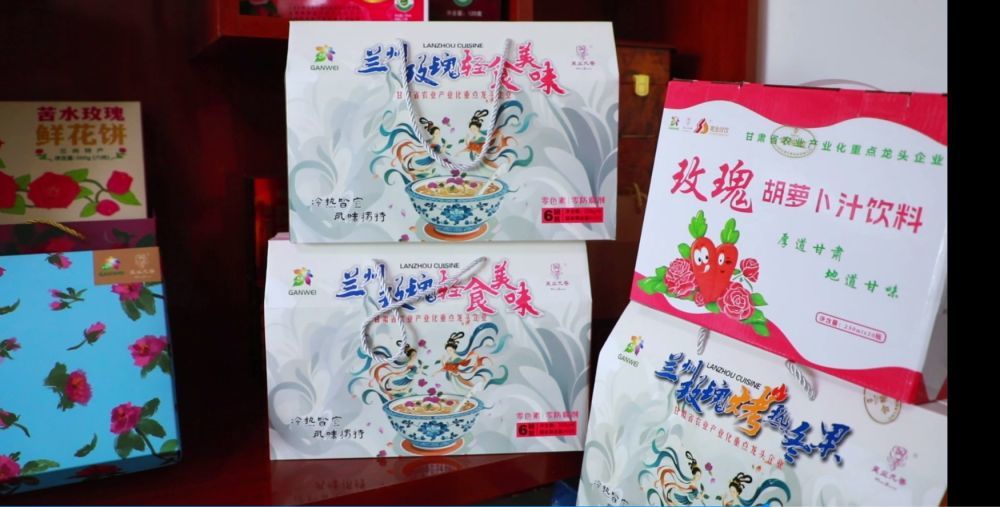 图为在精油加工的基础上，开发出的饮食产品。新华社发（童张伟 摄）