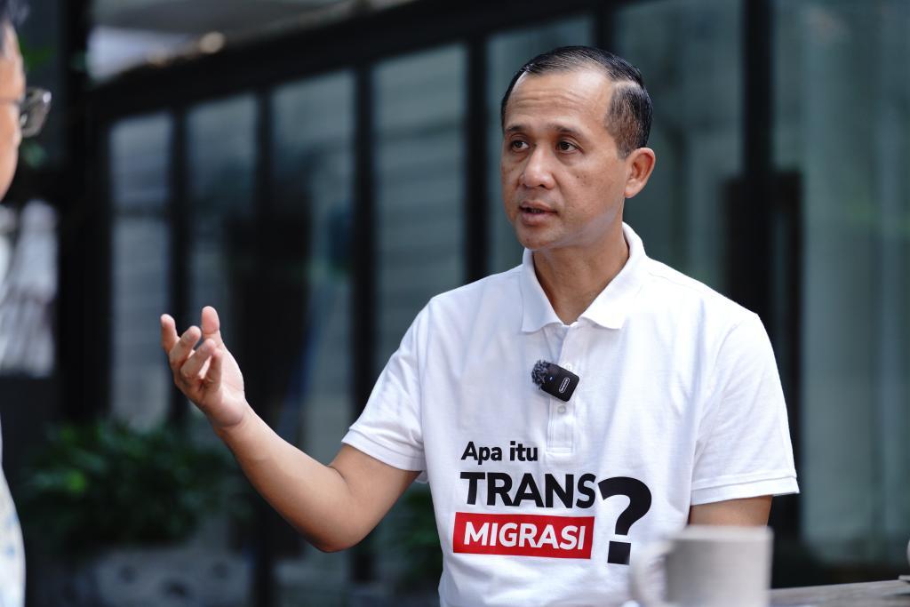 11月16日，印度尼西亚人口流动部部长穆罕默德·伊夫提塔赫·苏莱曼在雅加达接受新华社记者专访。新华社发（亚欣摄）