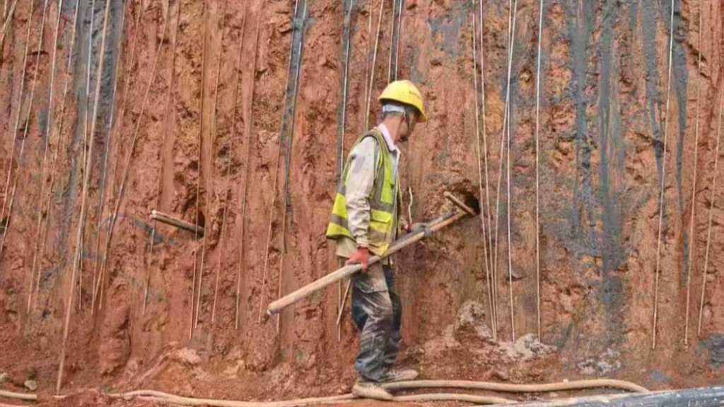 报道称,永安抽水蓄能电站用于加固坝肩边坡岩土体的数百根锚筋桩存在严重质量缺陷
