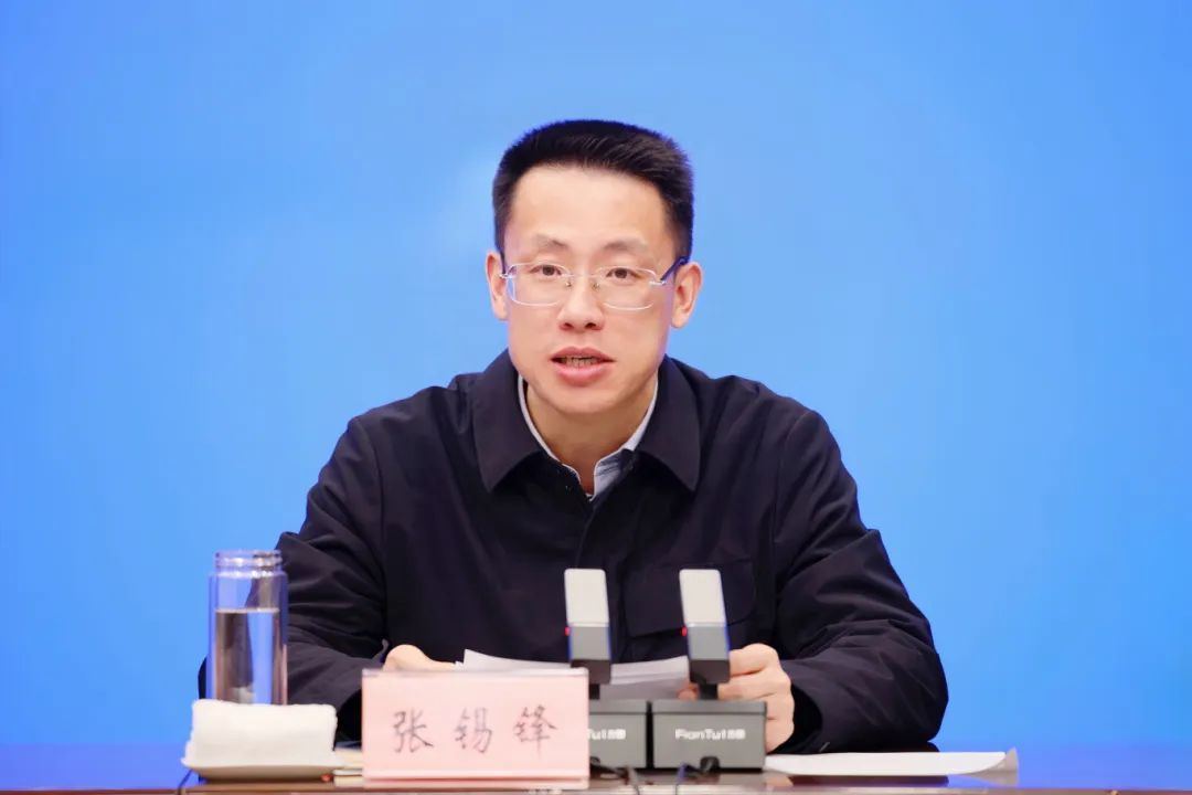出生于1984年,张锡锋已任浙江嘉兴市秀洲区委书记_凤凰网