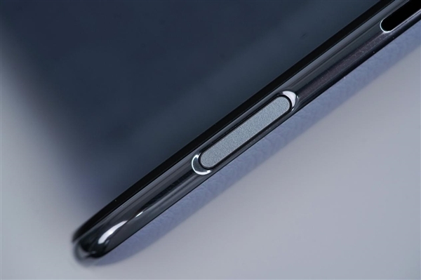 华为首款鸿蒙折叠屏电脑!MateBook Fold非凡大师图赏
