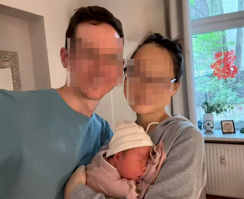 ▲朱瑞敏与丈夫Erik以及女儿的合影