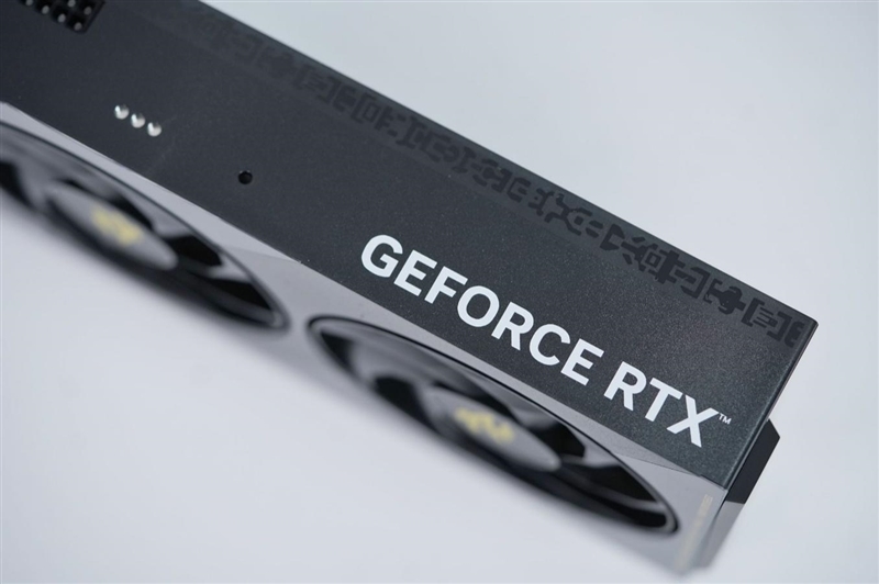影驰RTX 5060魔刃显卡评测:SSF-Ready甜点 小型机箱也有不错的游戏性能
