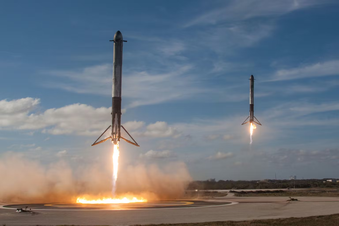 2018年重型猎鹰首飞，两枚助推级同时着陆，惊艳世人 | SpaceX