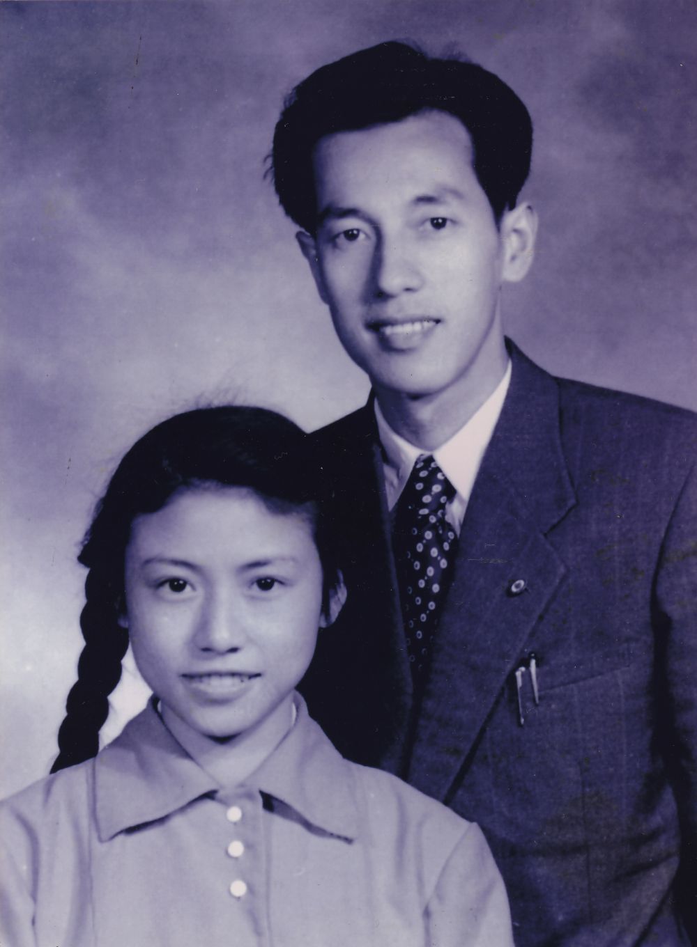 黄旭华及其夫人在上海合影（1956年4月29日摄）。新华社发