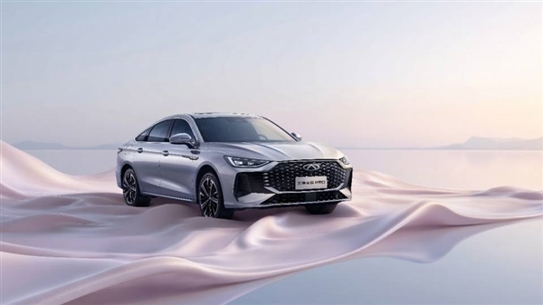 合资家轿最强杀手来到!奇瑞艾瑞泽8 Pro上市:红包价10.39万起