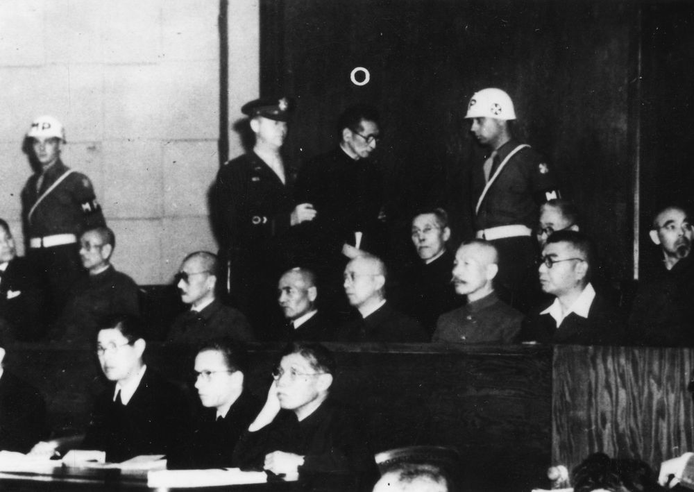 日本战犯等在东京审判现场（资料照片）。