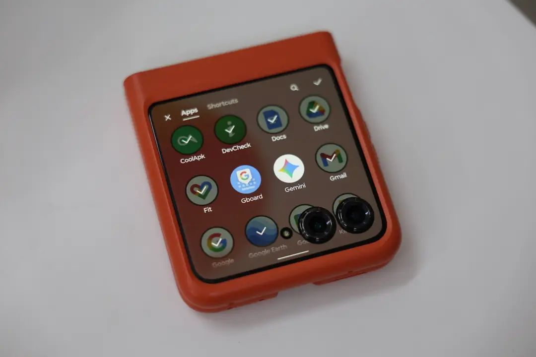 一台 1600 的小折叠,把三星 Z Fold7 打入了冷宫