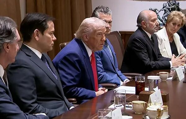 今年4月,美国总统特朗普举行内阁会议。 视频截图